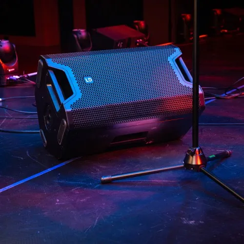Equipo de sonido profesional de Duo Skala en el escenario